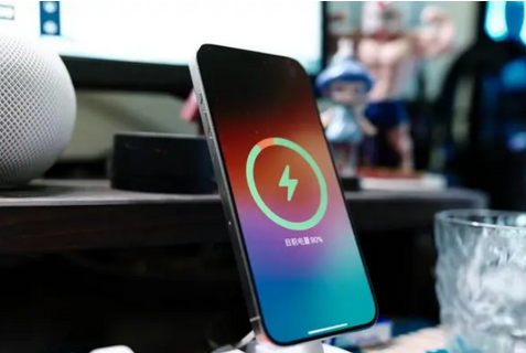 隆回苹果15换屏服务分享用什么充电器给iPhone15充电更好 